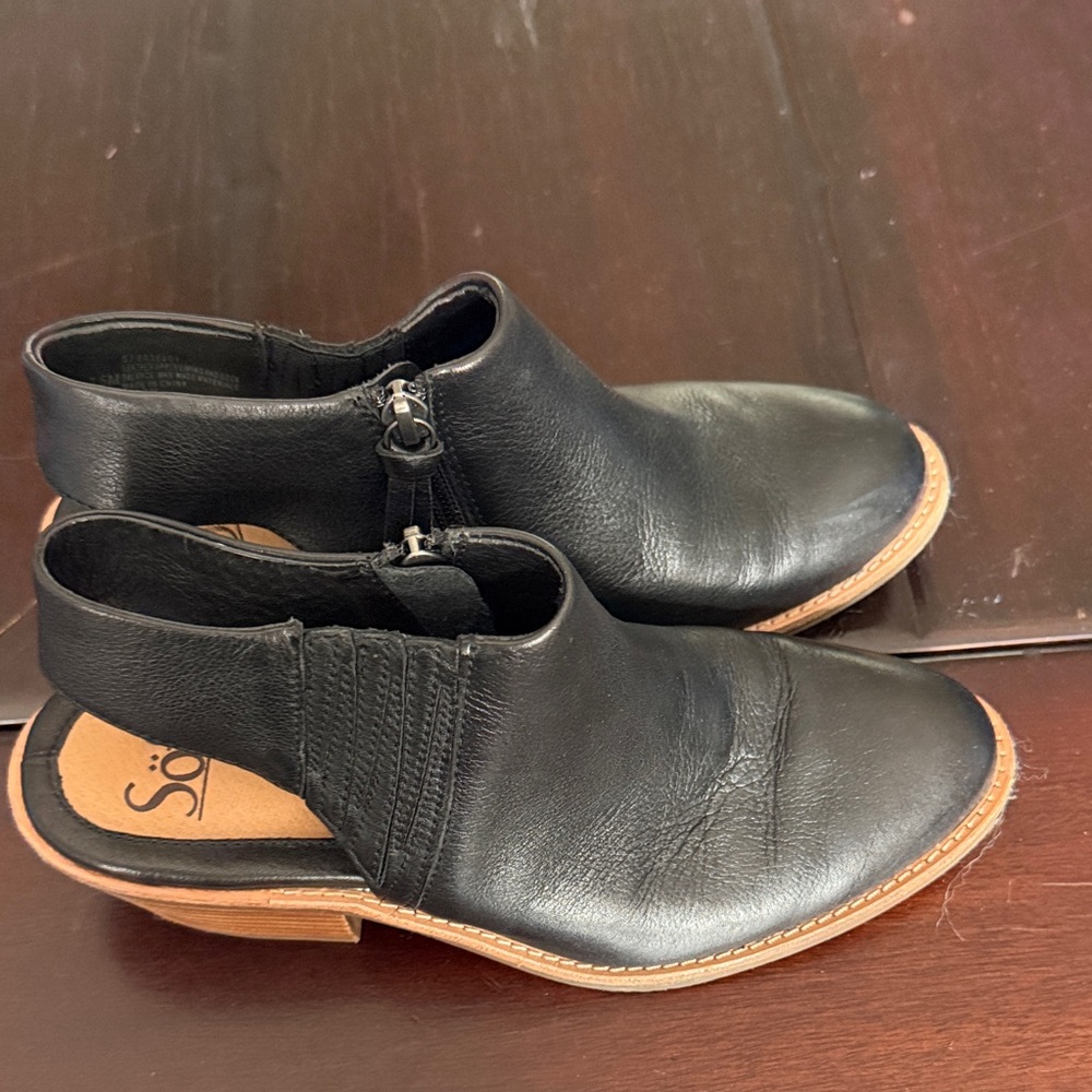 Sofft Black Leather Ankle Booties